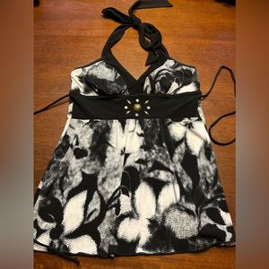 Women’s halter top size small